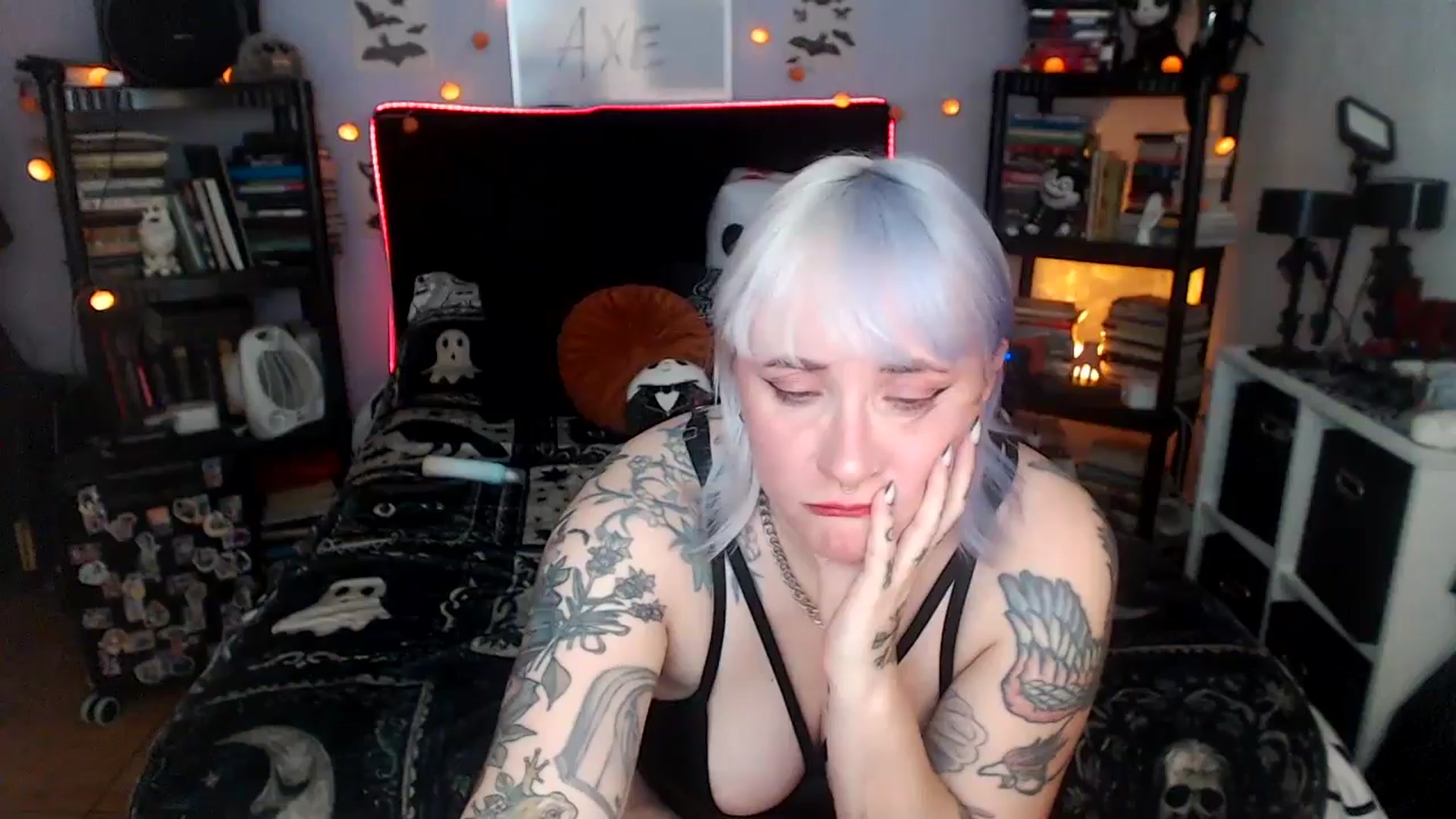 Gallery image thumbnail from AxeHallow's myfreecams stream on, 04/14/2026, 03:44 image 9 of 20
