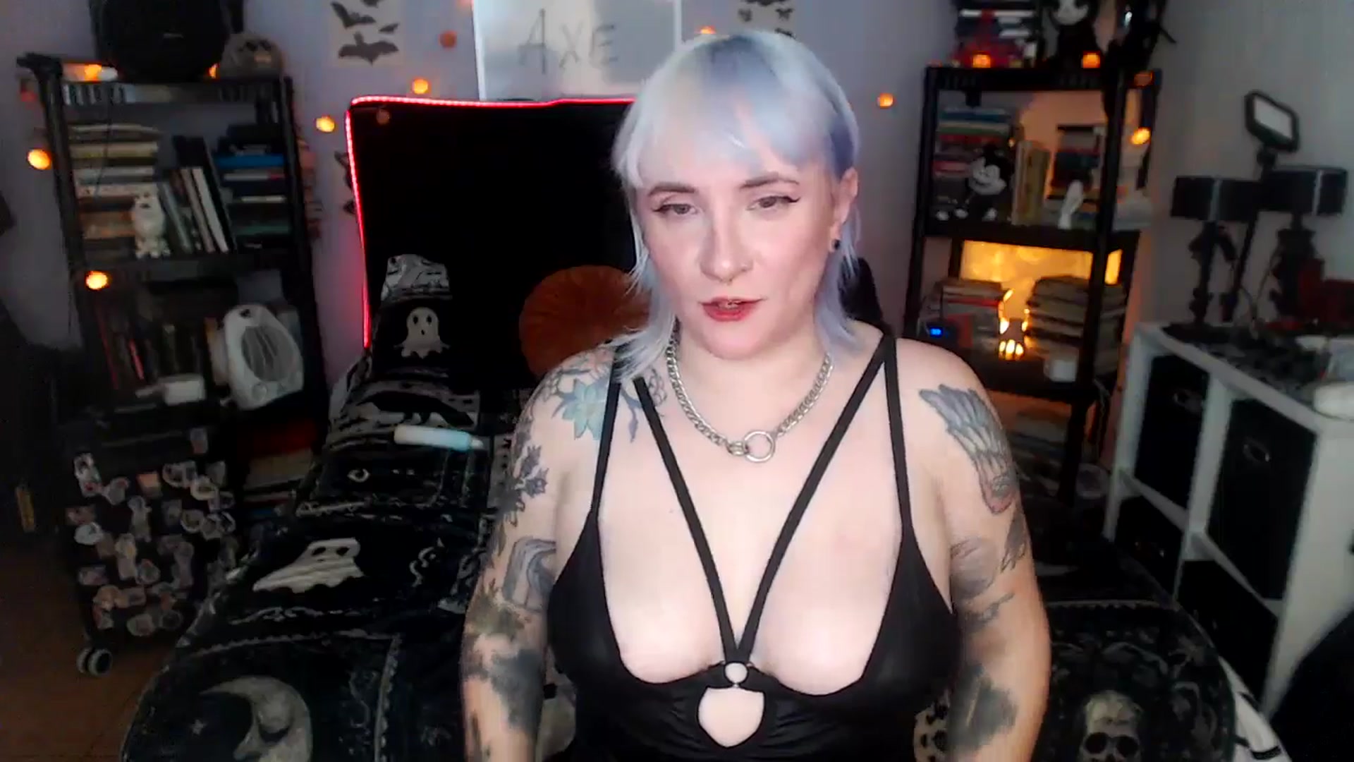 Gallery image thumbnail from AxeHallow's myfreecams stream on, 04/14/2026, 03:44 image 8 of 20