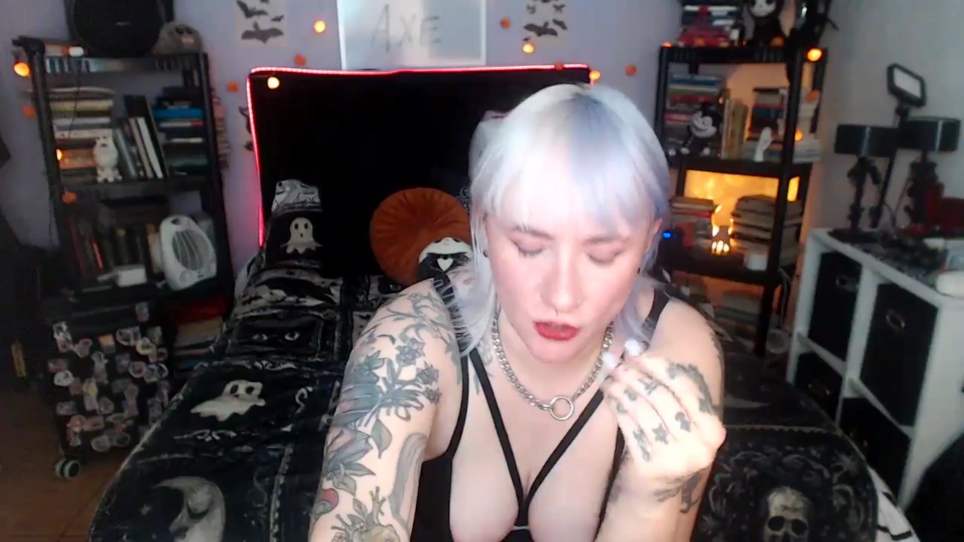 Gallery image thumbnail from AxeHallow's myfreecams stream on, 04/14/2026, 03:44 image 14 of 20