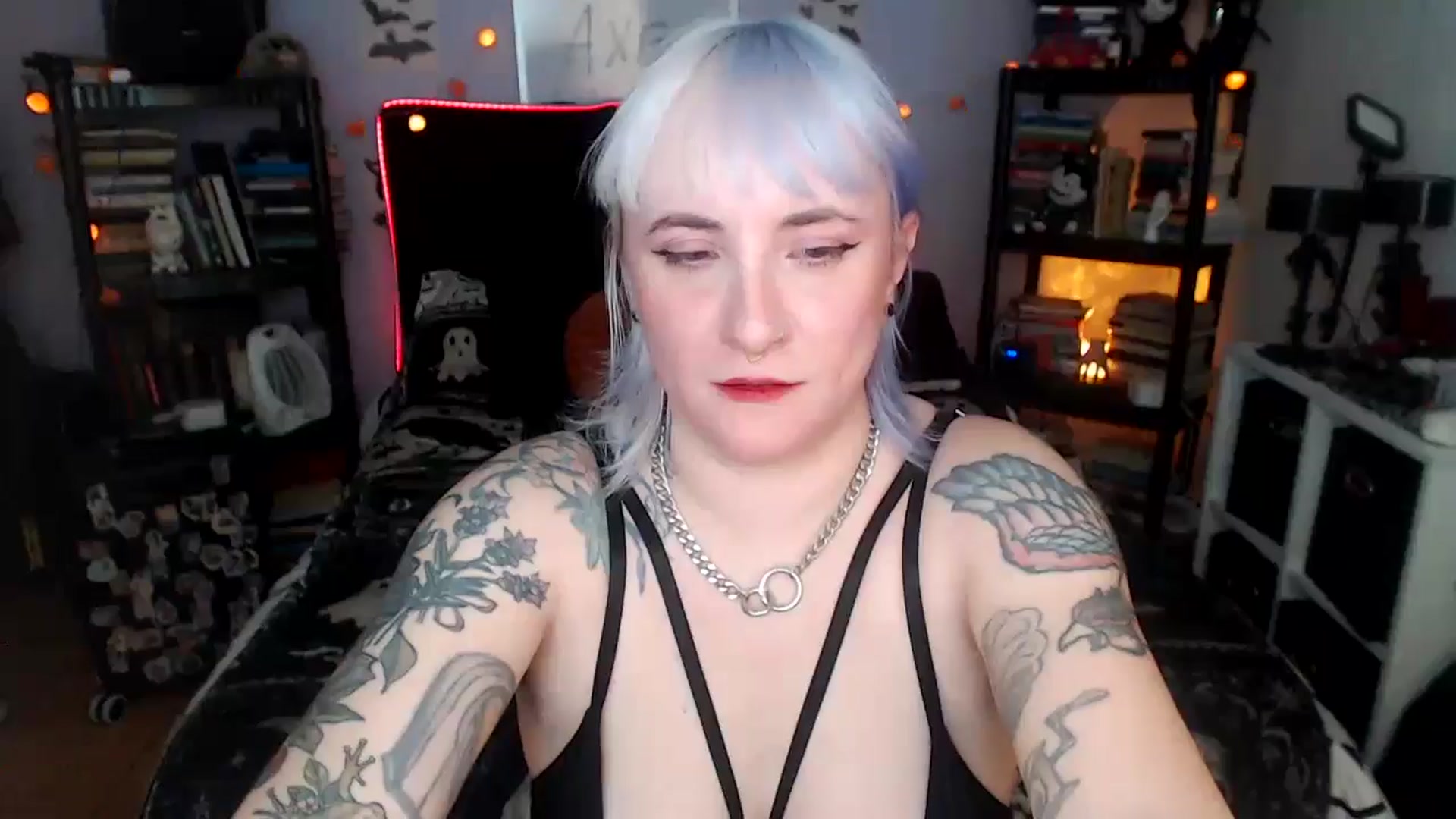 Gallery image thumbnail from AxeHallow's myfreecams stream on, 04/14/2026, 03:44 image 18 of 20