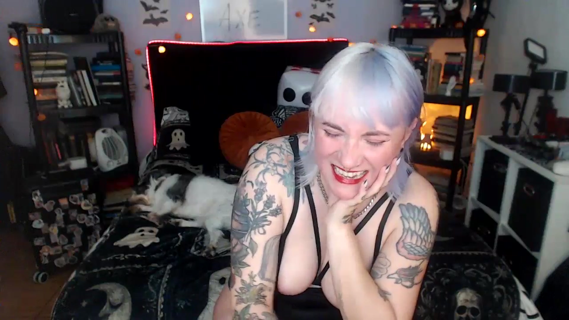 Gallery image thumbnail from AxeHallow's myfreecams stream on, 04/14/2026, 03:44 image 12 of 20