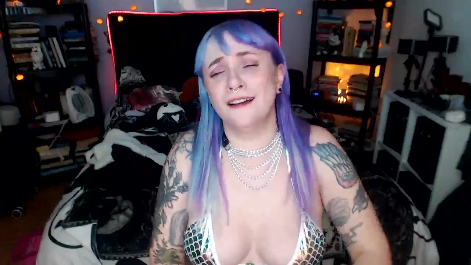 Gallery image thumbnail from AxeHallow's myfreecams stream on, 04/18/2026, 03:55 image 20 of 20