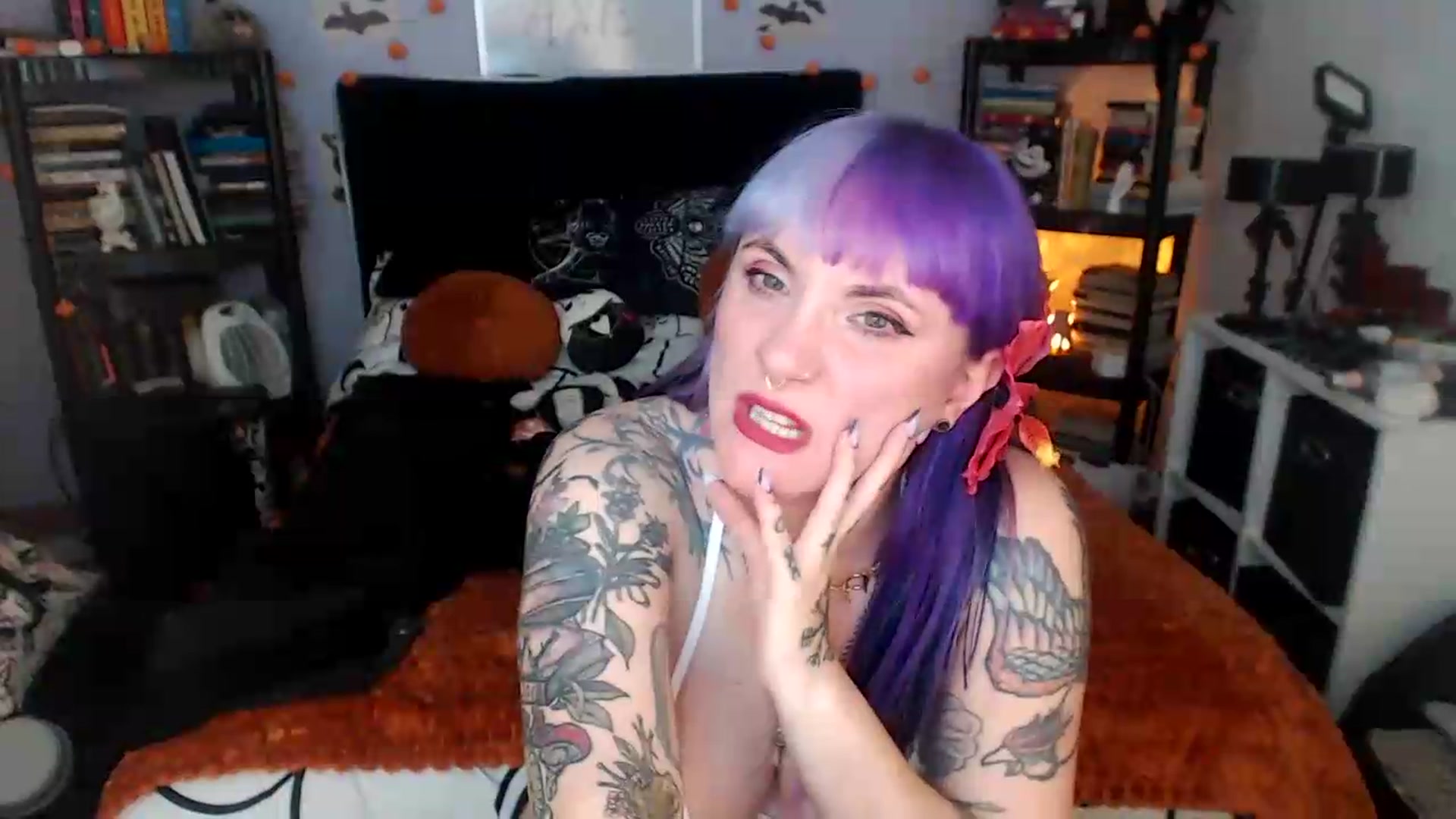 Gallery image thumbnail from AxeHallow's myfreecams stream on, 05/02/2026, 04:14 image 10 of 20