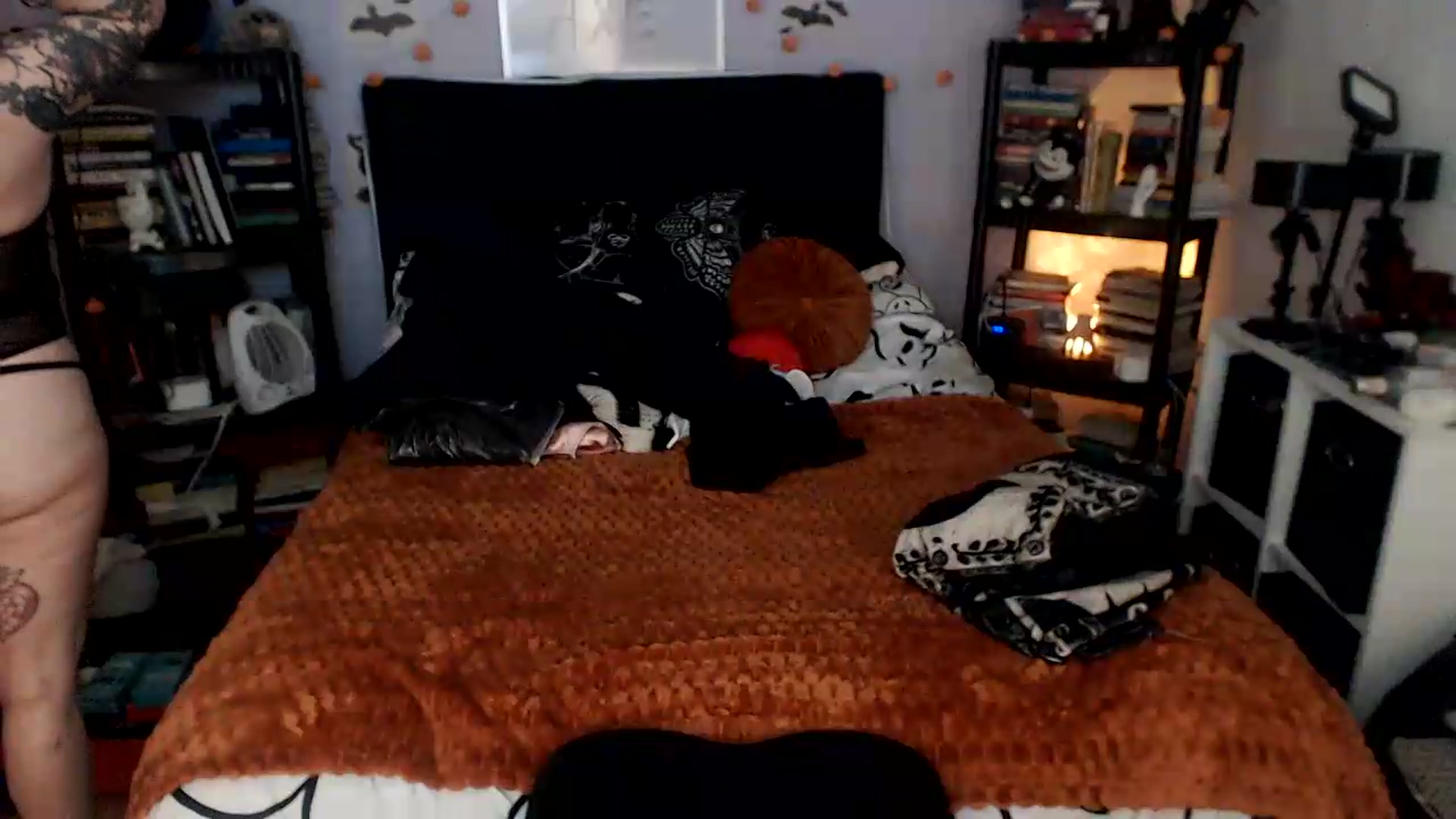 Gallery image thumbnail from AxeHallow's myfreecams stream on, 05/09/2026, 01:31 image 2 of 20
