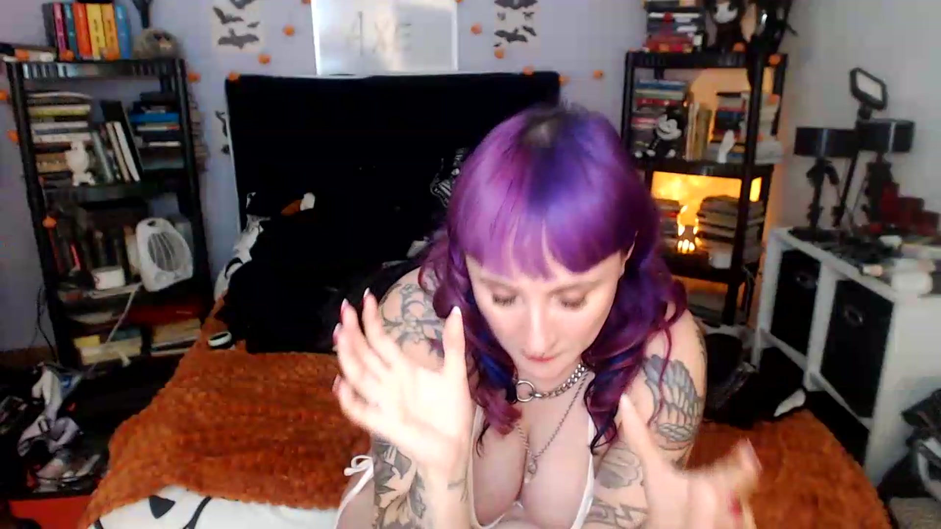 Gallery image thumbnail from AxeHallow's myfreecams stream on, 05/20/2026, 02:56 image 20 of 20