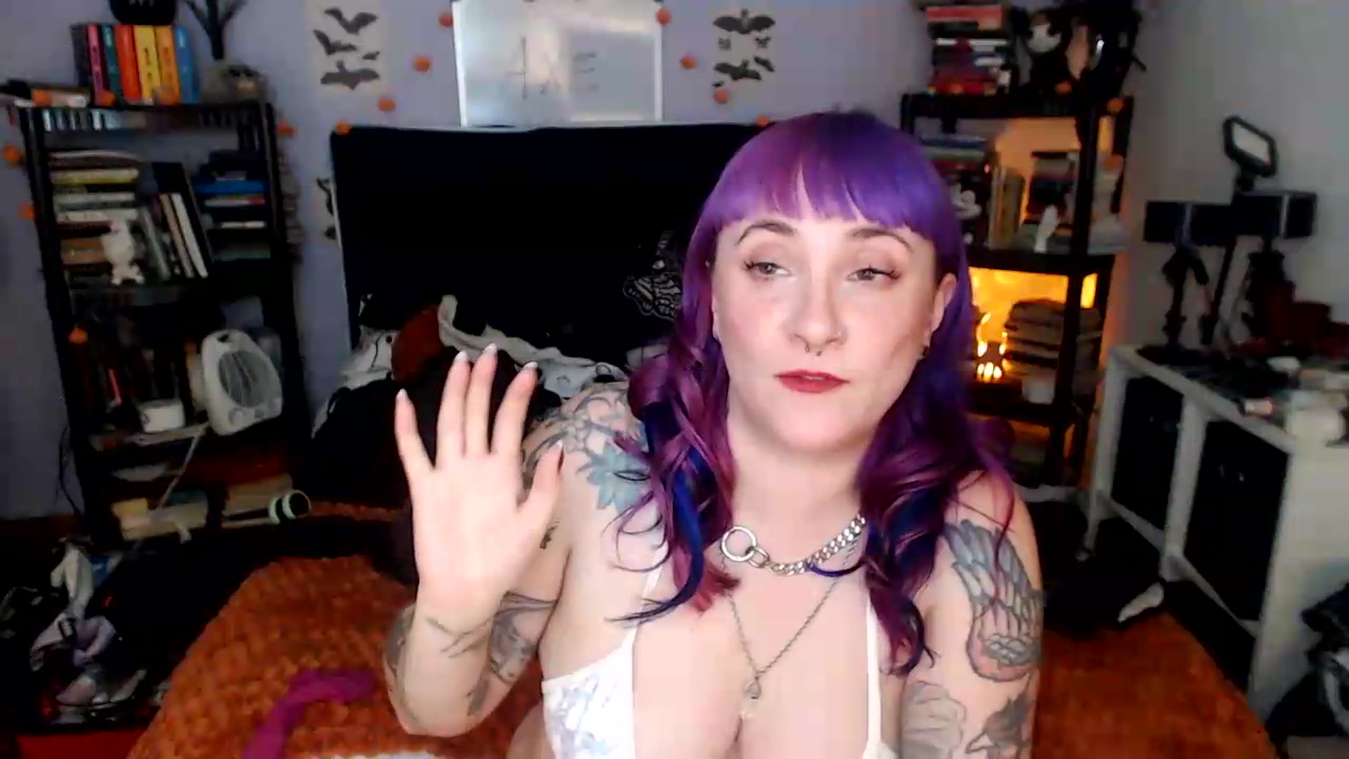 Gallery image thumbnail from AxeHallow's myfreecams stream on, 05/20/2026, 02:56 image 8 of 20