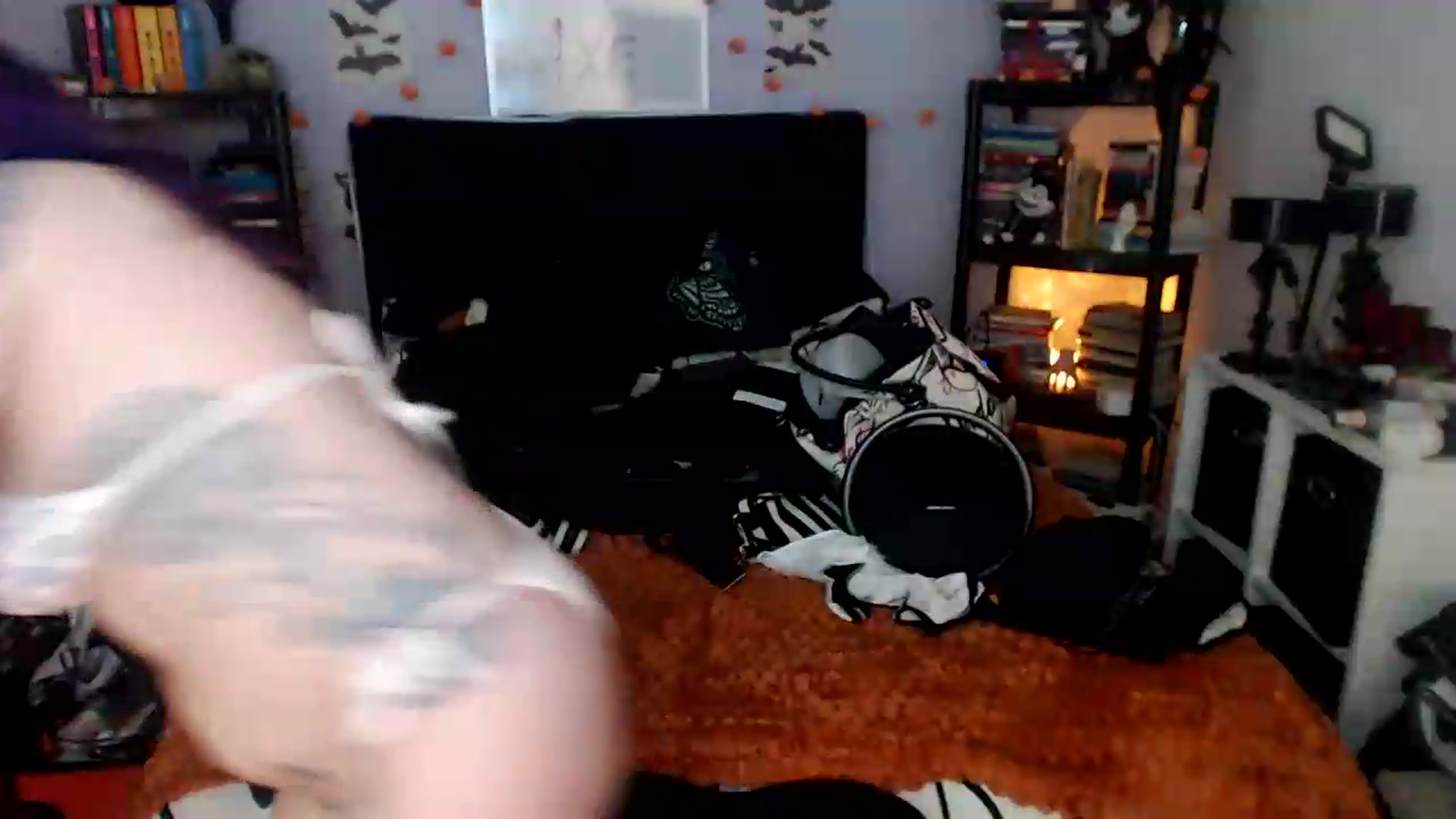 Gallery image thumbnail from AxeHallow's myfreecams stream on, 05/20/2026, 02:56 image 19 of 20