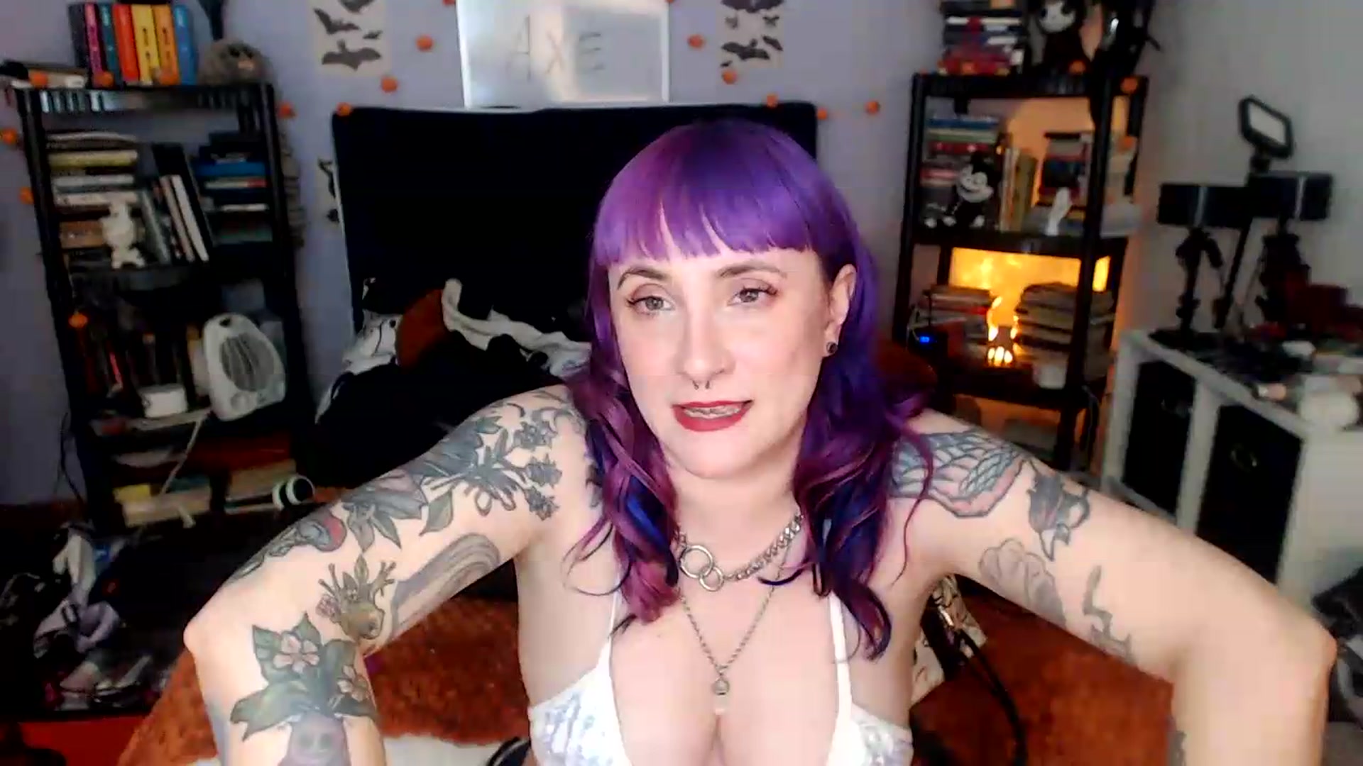 Gallery image thumbnail from AxeHallow's myfreecams stream on, 05/20/2026, 02:56 image 11 of 20