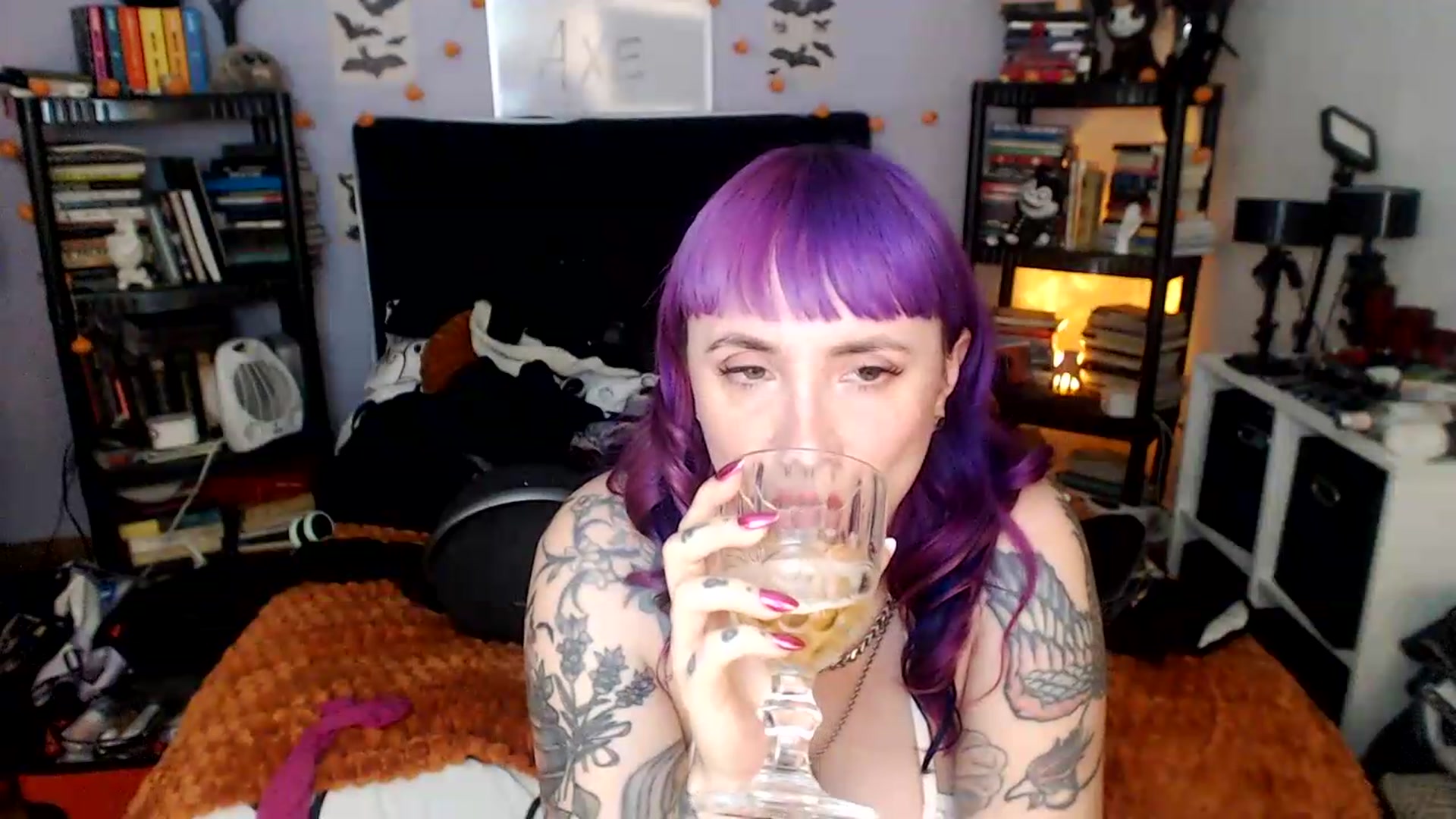 Gallery image thumbnail from AxeHallow's myfreecams stream on, 05/20/2026, 02:56 image 13 of 20