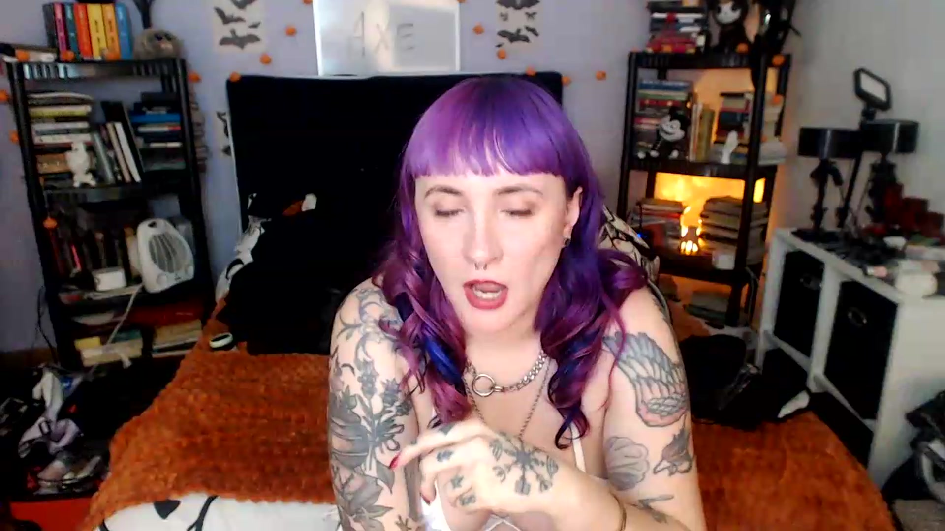 Gallery image thumbnail from AxeHallow's myfreecams stream on, 05/20/2026, 02:56 image 18 of 20