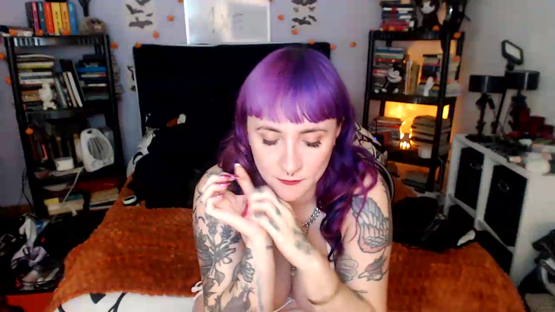 Gallery image thumbnail from AxeHallow's myfreecams stream on, 05/20/2026, 04:15 image 10 of 20