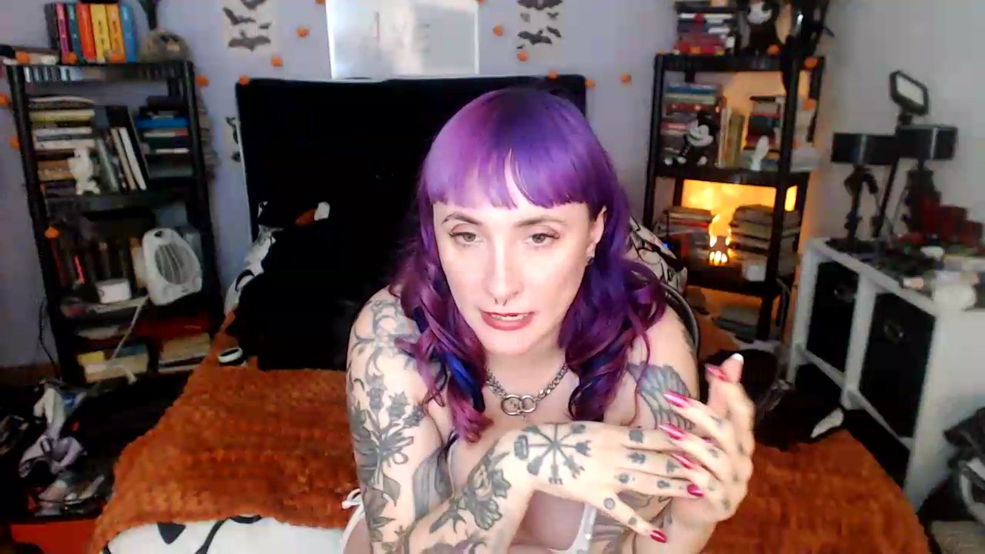 Gallery image thumbnail from AxeHallow's myfreecams stream on, 05/20/2026, 04:15 image 17 of 20