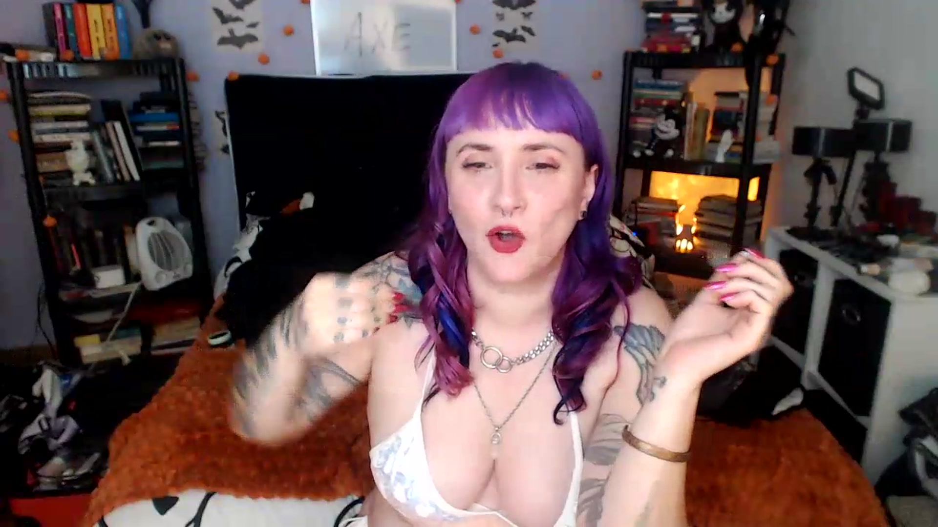 Gallery image thumbnail from AxeHallow's myfreecams stream on, 05/20/2026, 04:15 image 12 of 20