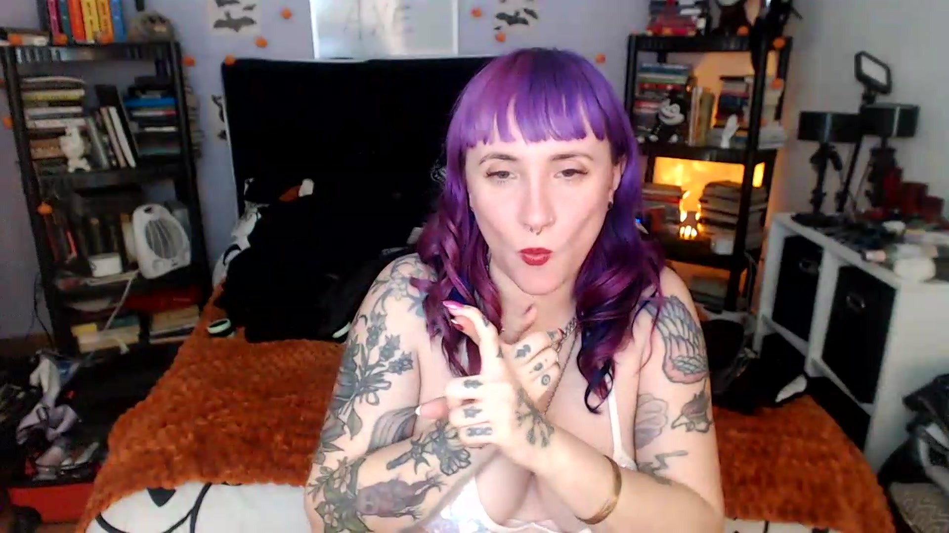 Gallery image thumbnail from AxeHallow's myfreecams stream on, 05/20/2026, 07:01 image 16 of 20