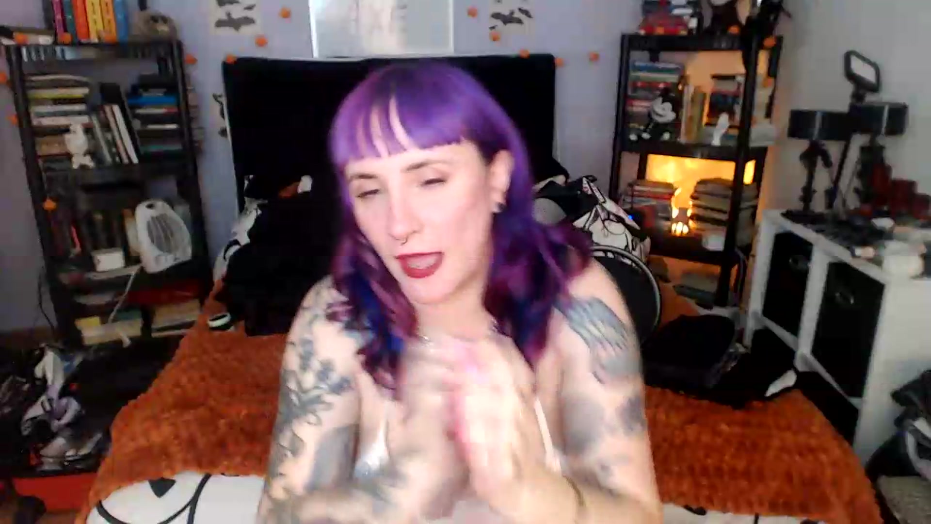 Gallery image thumbnail from AxeHallow's myfreecams stream on, 05/20/2026, 07:01 image 5 of 20