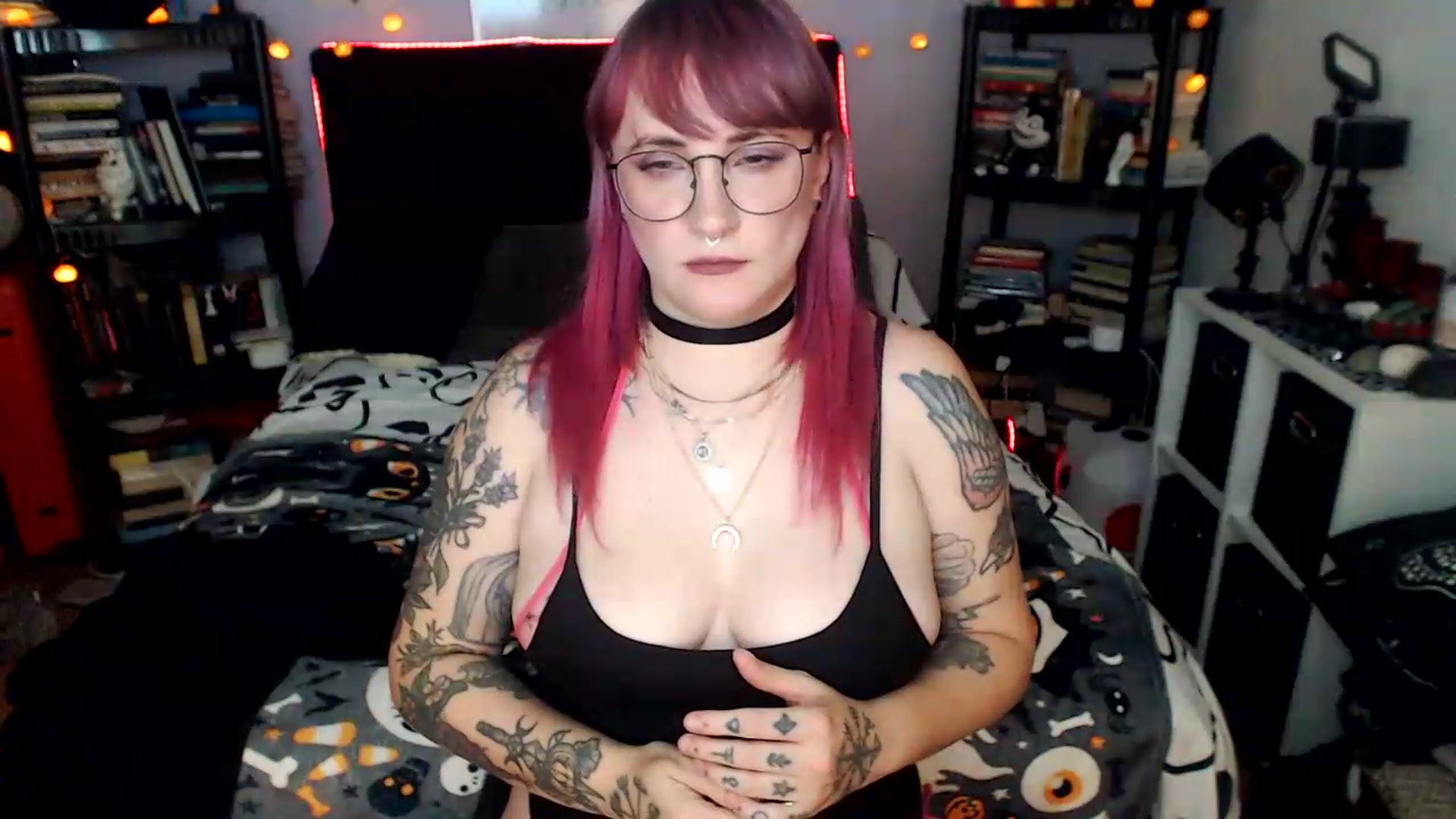 Gallery image thumbnail from AxeHallow's myfreecams stream on, 07/27/2026, 23:40 image 12 of 20