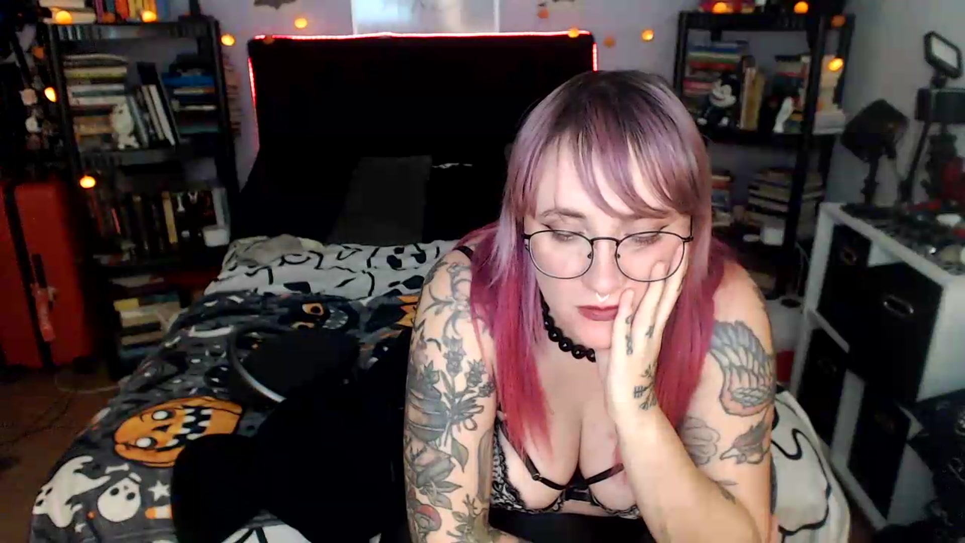 Gallery image thumbnail from AxeHallow's myfreecams stream on, 08/07/2026, 05:28 image 16 of 20