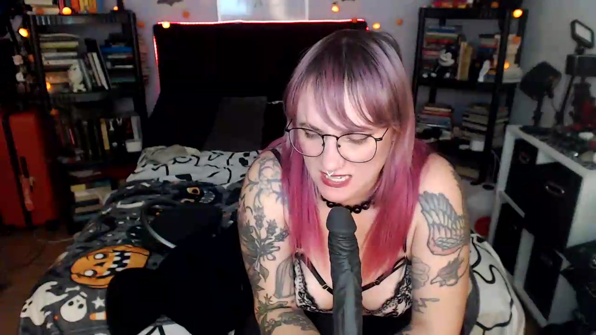 Gallery image thumbnail from AxeHallow's myfreecams stream on, 08/07/2026, 05:28 image 12 of 20