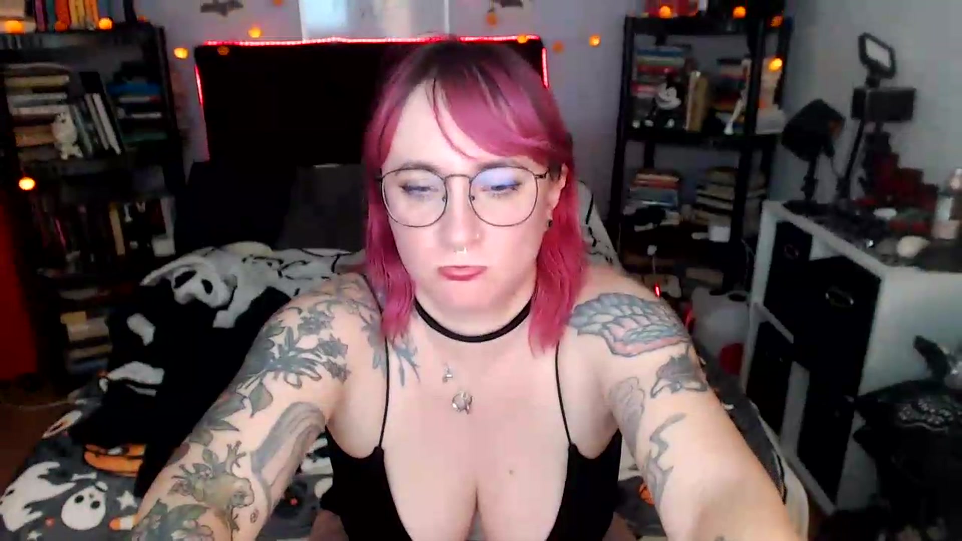 Gallery image thumbnail from AxeHallow's myfreecams stream on, 08/15/2026, 05:09 image 16 of 20