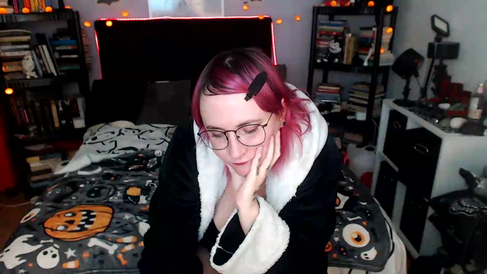 Gallery image thumbnail from AxeHallow's myfreecams stream on, 08/15/2026, 07:10 image 13 of 20