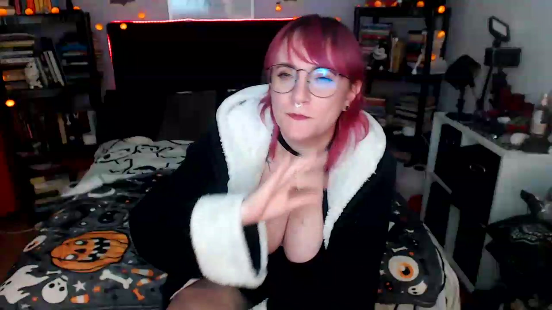Gallery image thumbnail from AxeHallow's myfreecams stream on, 08/15/2026, 07:10 image 17 of 20