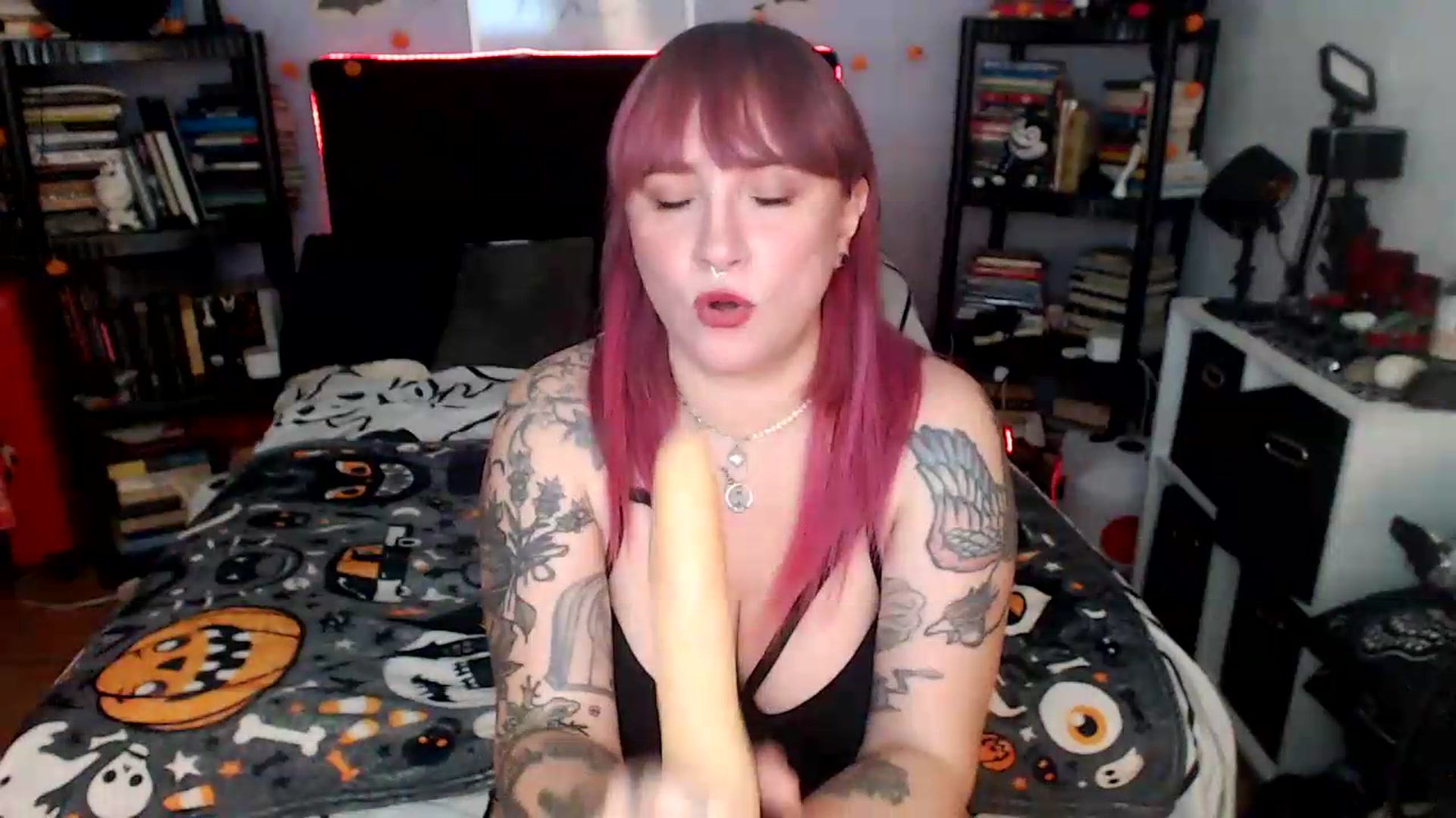 Gallery image thumbnail from AxeHallow's myfreecams stream on, 08/19/2026, 24:03 image 3 of 20