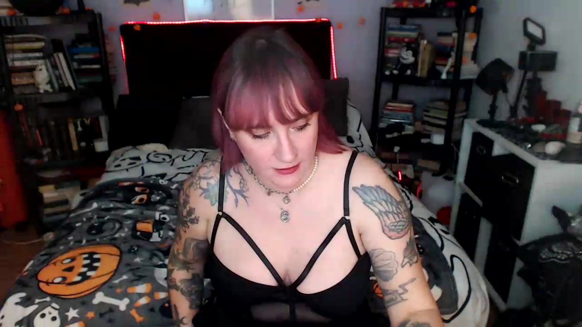 Gallery image thumbnail from AxeHallow's myfreecams stream on, 08/19/2026, 24:03 image 11 of 20
