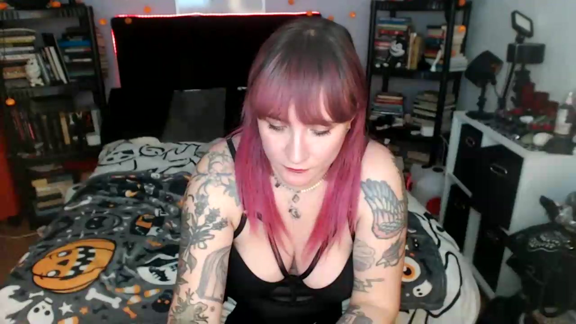 Gallery image thumbnail from AxeHallow's myfreecams stream on, 08/19/2026, 03:37 image 9 of 20