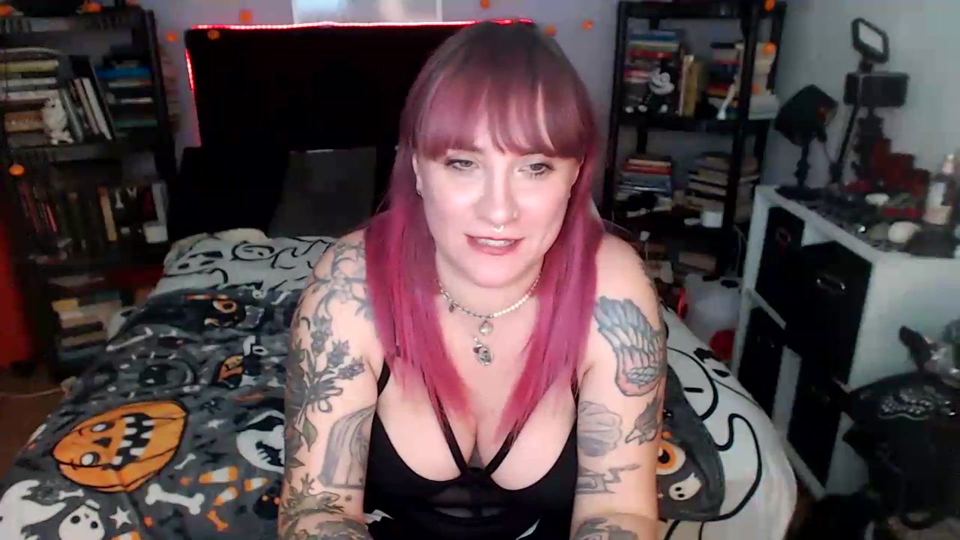 Gallery image thumbnail from AxeHallow's myfreecams stream on, 08/19/2026, 03:37 image 18 of 20
