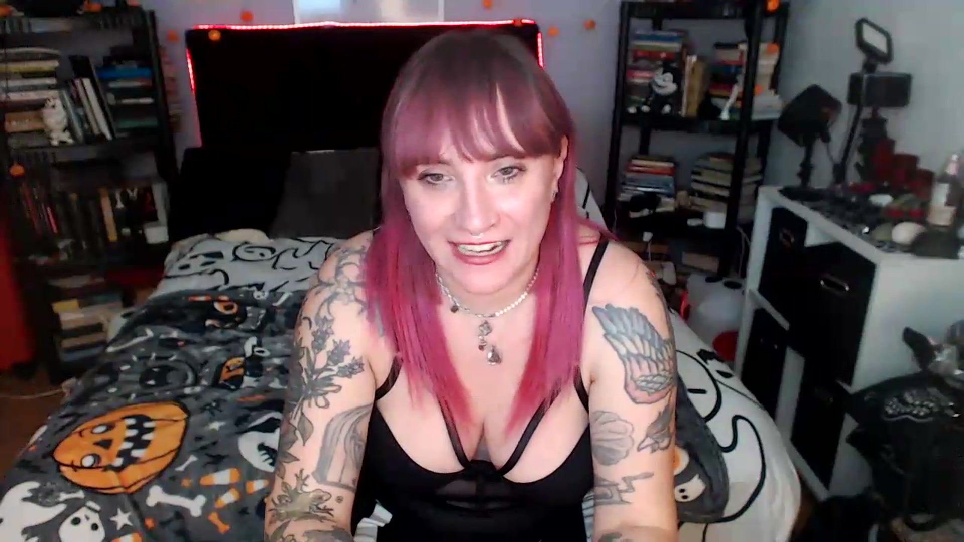 Gallery image thumbnail from AxeHallow's myfreecams stream on, 08/19/2026, 03:37 image 19 of 20