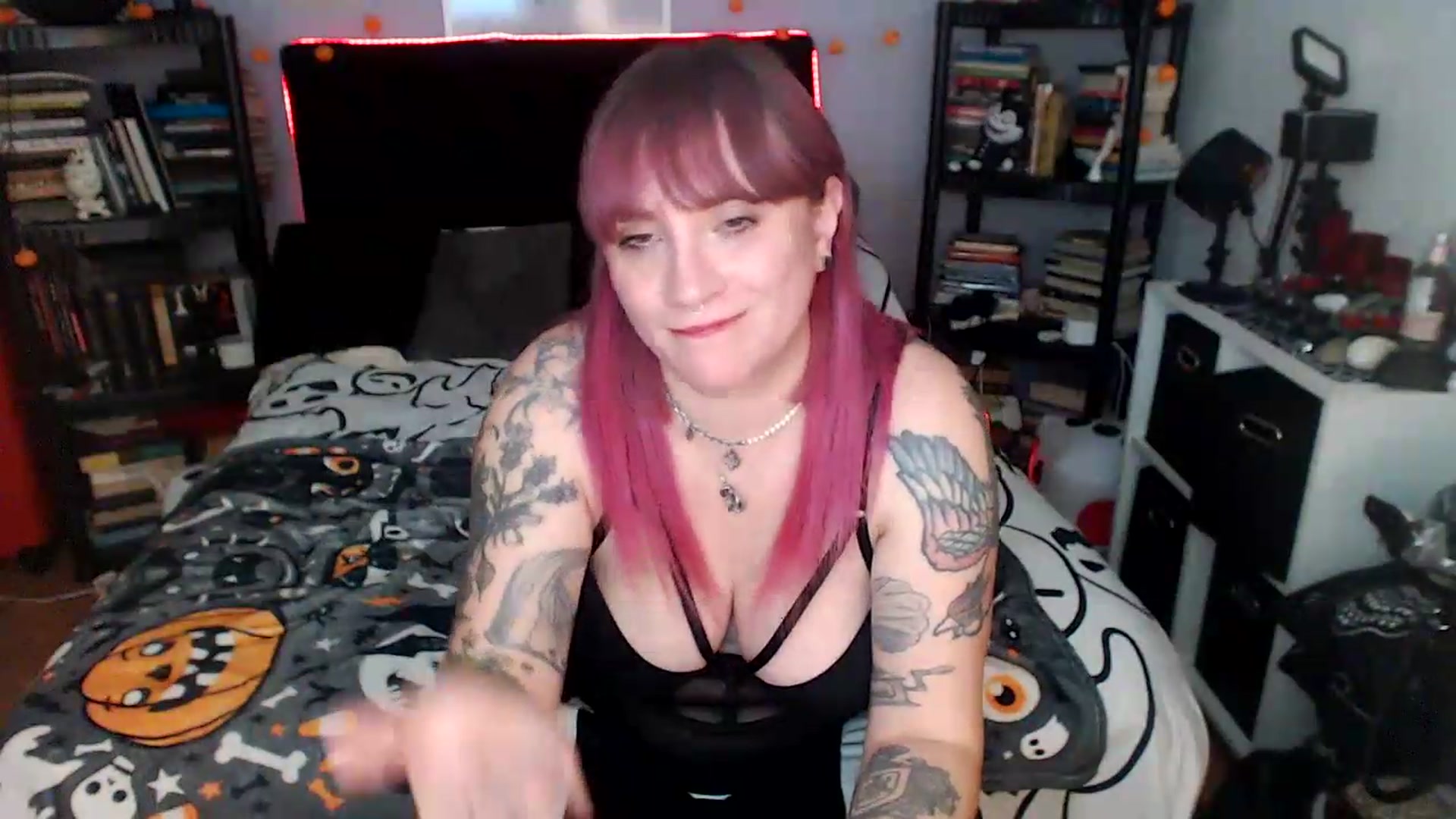 Gallery image thumbnail from AxeHallow's myfreecams stream on, 08/19/2026, 03:37 image 16 of 20