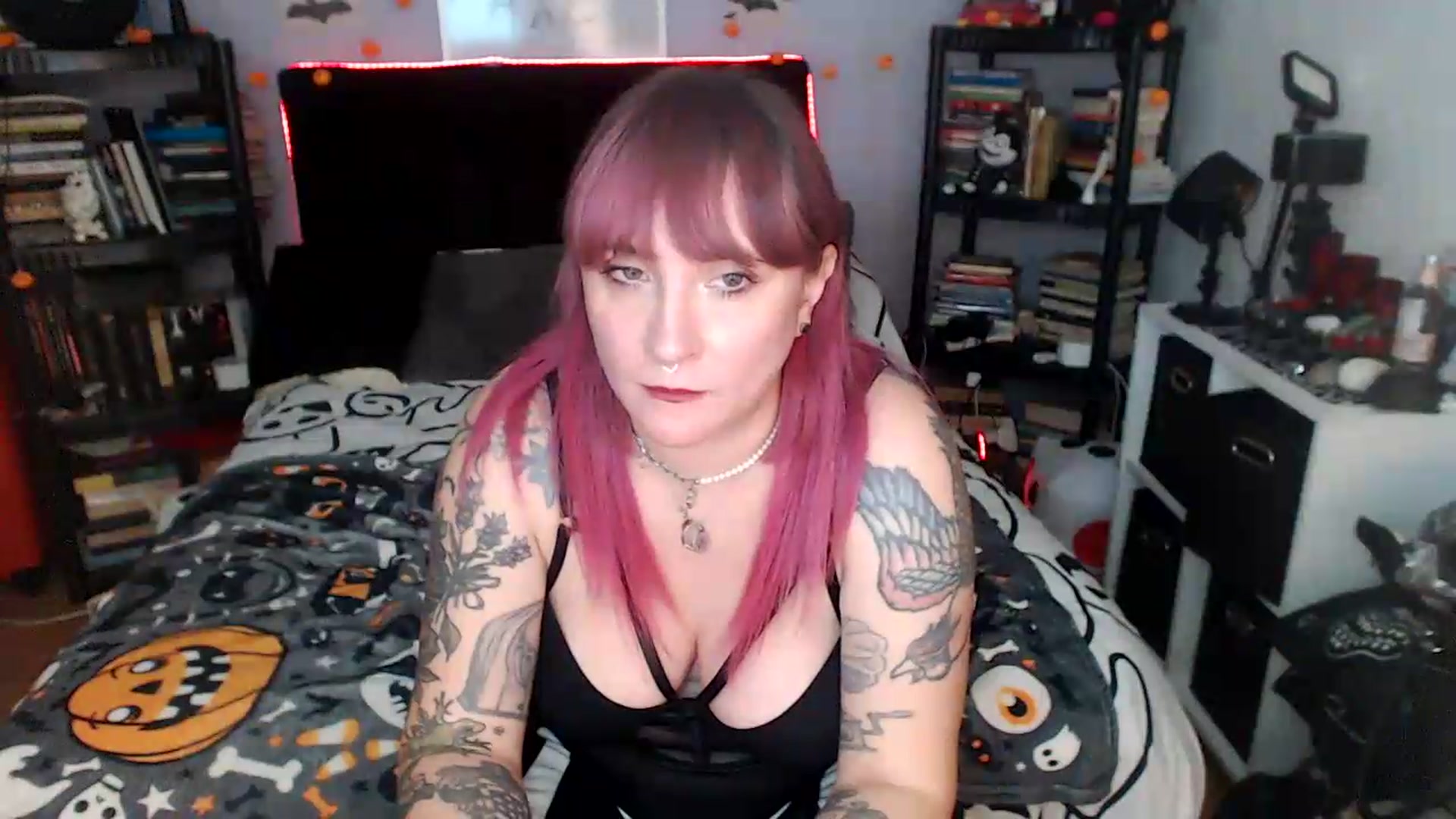 Gallery image thumbnail from AxeHallow's myfreecams stream on, 08/19/2026, 03:37 image 8 of 20