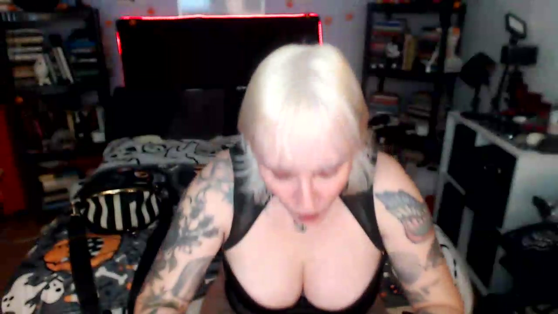 Gallery image thumbnail from AxeHallow's myfreecams stream on, 08/29/2026, 08:48 image 7 of 20