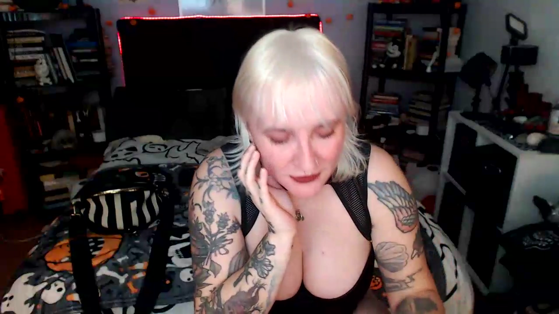 Gallery image thumbnail from AxeHallow's myfreecams stream on, 08/29/2026, 08:48 image 6 of 20