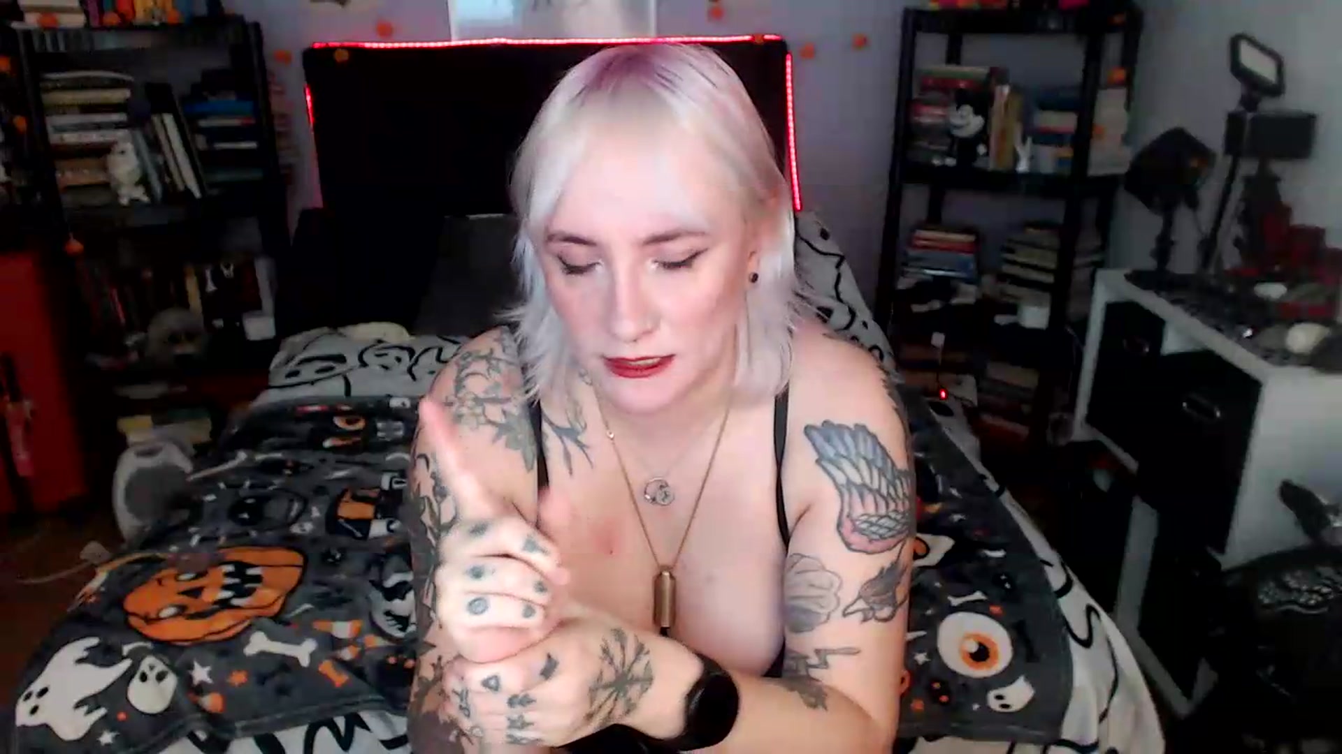 Gallery image thumbnail from AxeHallow's myfreecams stream on, 09/08/2026, 04:29 image 4 of 20