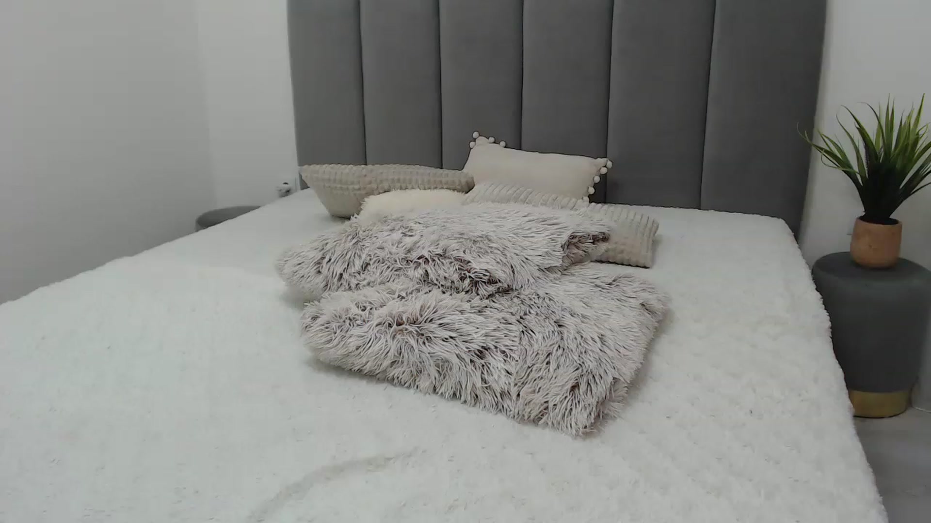 Gallery image thumbnail from AyaBelle_'s myfreecams stream on, 11/19/2022, 24:01 image 19 of 20