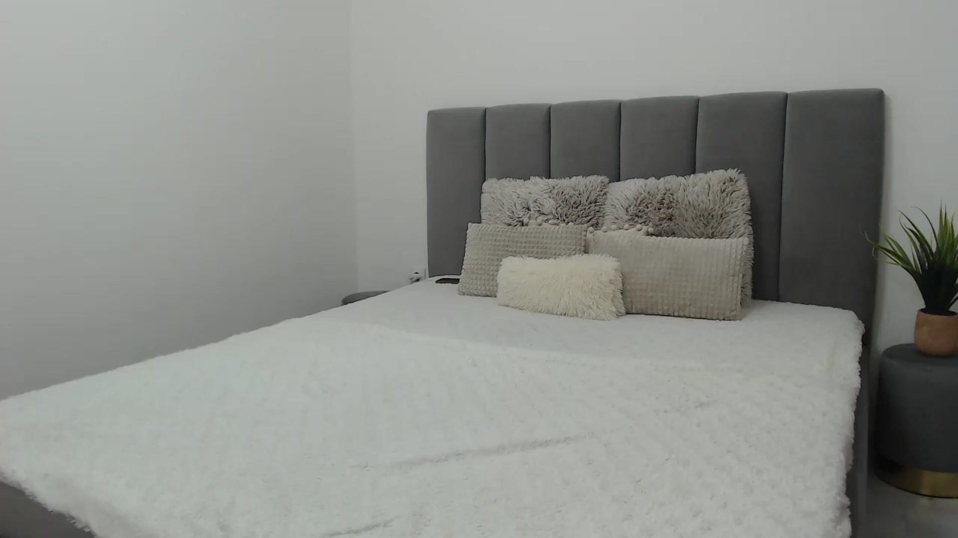 Gallery image thumbnail from AyaBelle_'s myfreecams stream on, 11/19/2022, 24:01 image 4 of 20