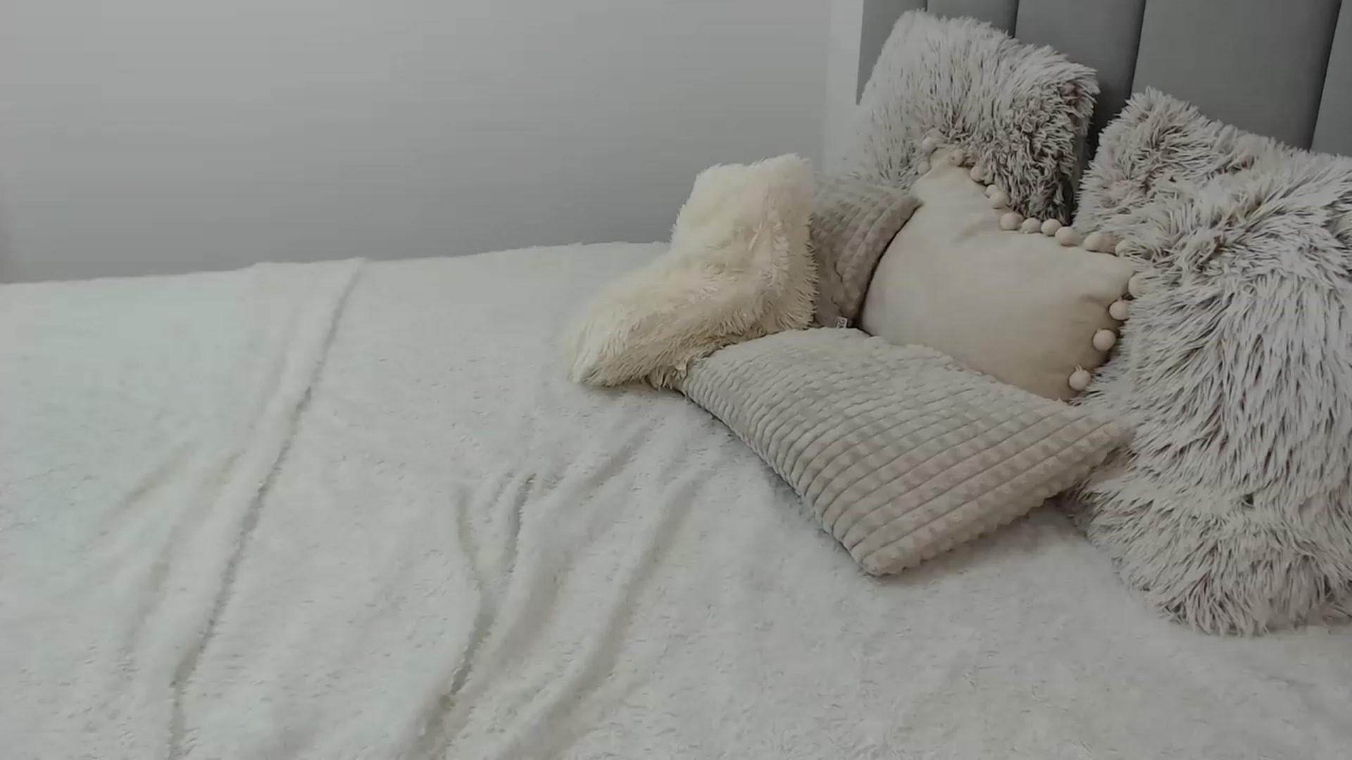 Gallery image thumbnail from AyaBelle_'s myfreecams stream on, 12/28/2022, 23:30 image 17 of 20