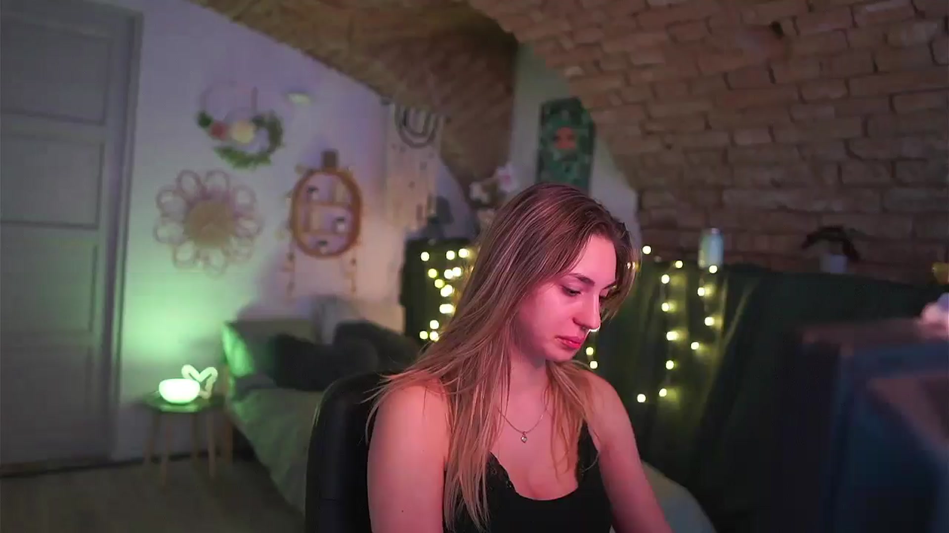 Gallery image thumbnail from Ayahitakayama's myfreecams stream on, 02/26/2025, 15:54 image 12 of 20