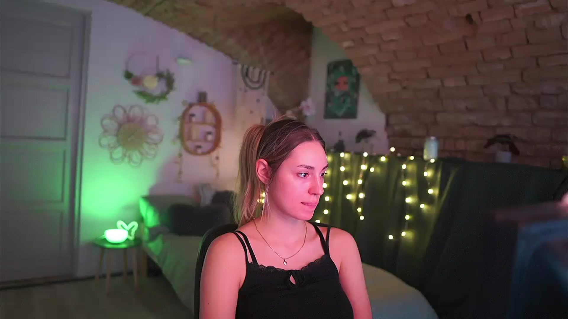 Gallery image thumbnail from Ayahitakayama's myfreecams stream on, 03/03/2025, 24:16 image 6 of 20