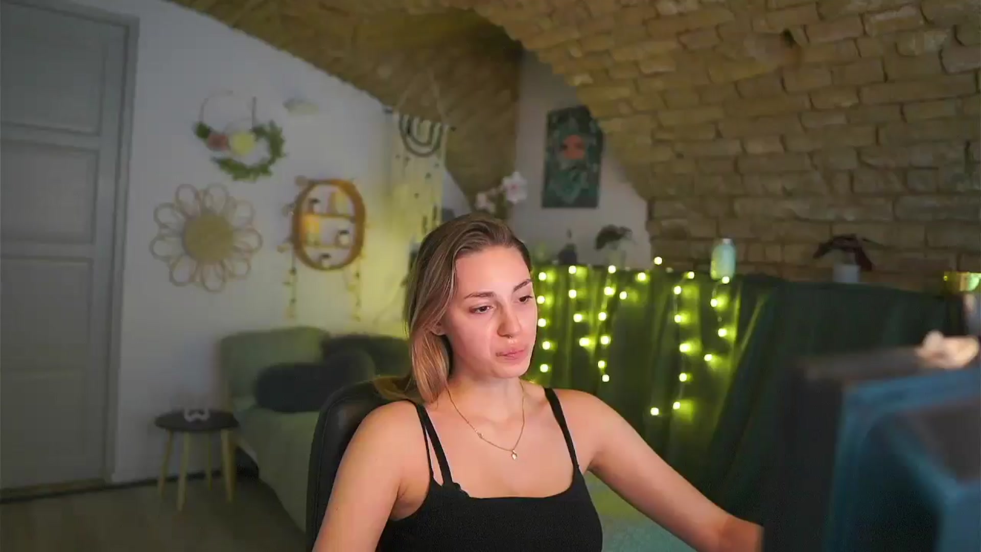 Gallery image thumbnail from Ayahitakayama's myfreecams stream on, 03/06/2025, 20:49 image 15 of 20