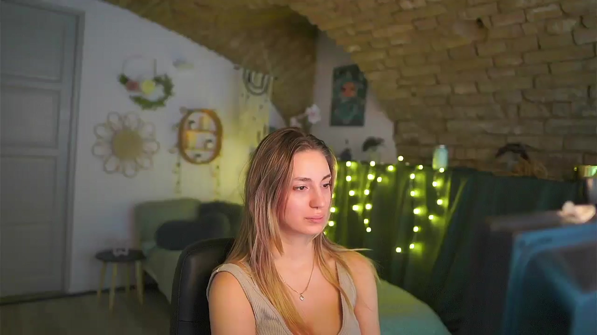 Gallery image thumbnail from Ayahitakayama's myfreecams stream on, 03/07/2025, 17:37 image 11 of 20