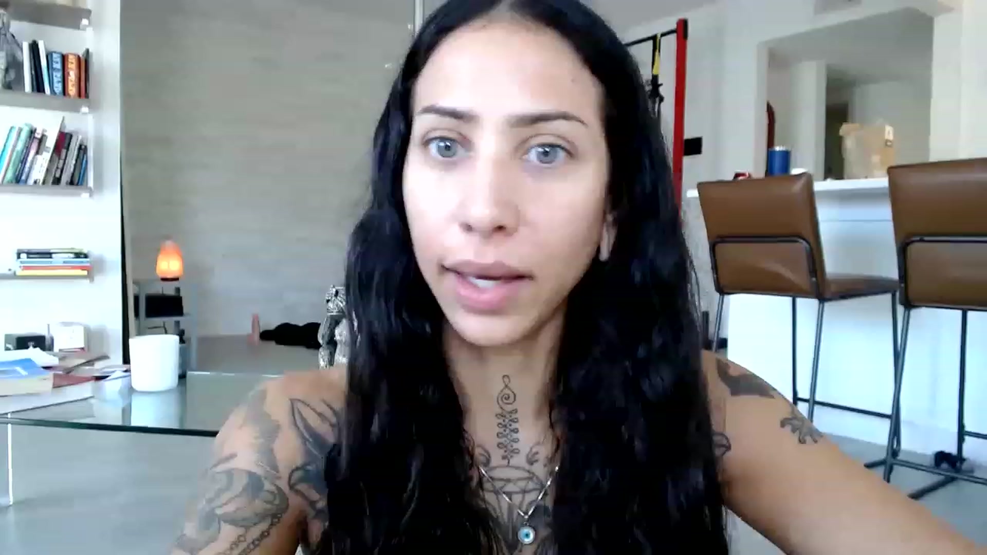 Gallery image thumbnail from Aydubz's myfreecams stream on, 01/19/2023, 16:29 image 10 of 20