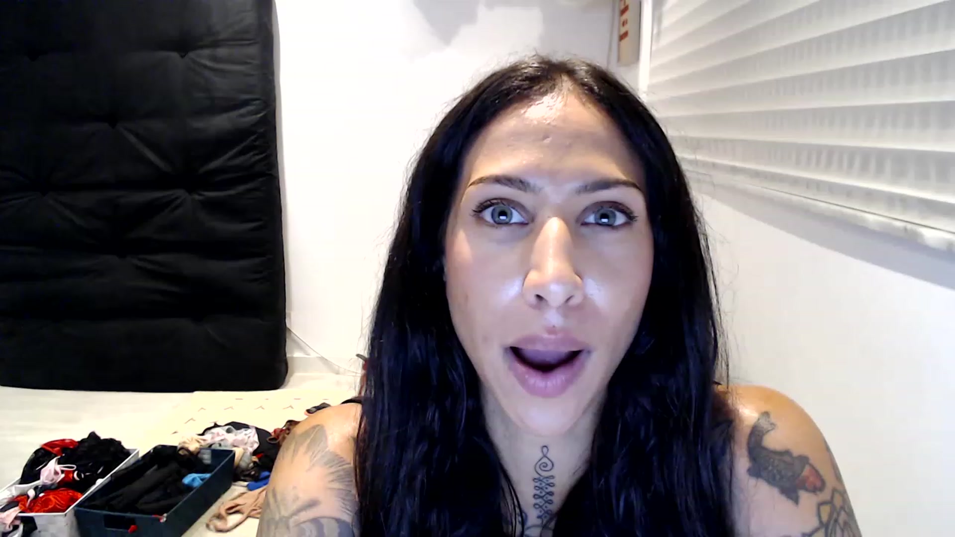 Gallery image thumbnail from Aydubz's myfreecams stream on, 02/23/2023, 03:48 image 13 of 20