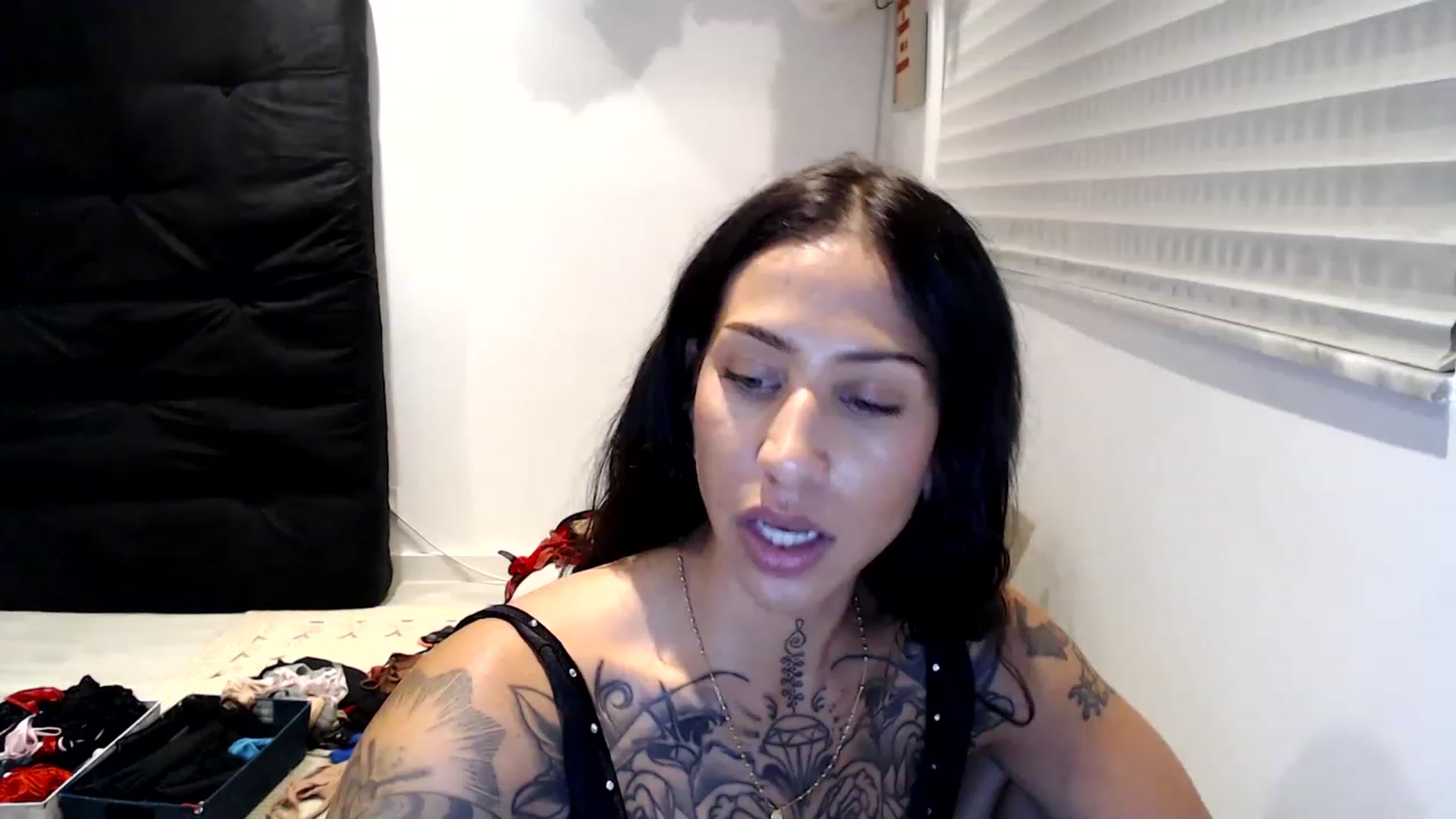 Gallery image thumbnail from Aydubz's myfreecams stream on, 02/23/2023, 03:48 image 17 of 20