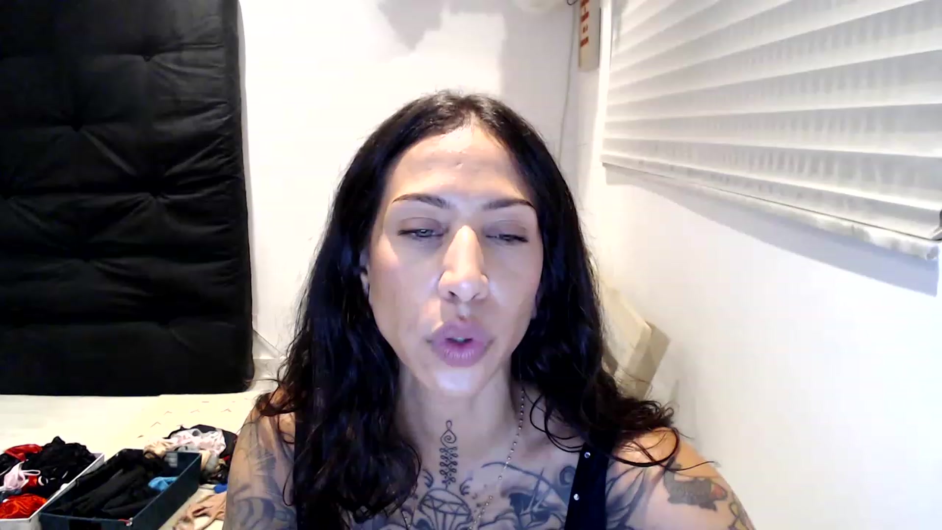 Gallery image thumbnail from Aydubz's myfreecams stream on, 02/23/2023, 03:48 image 15 of 20