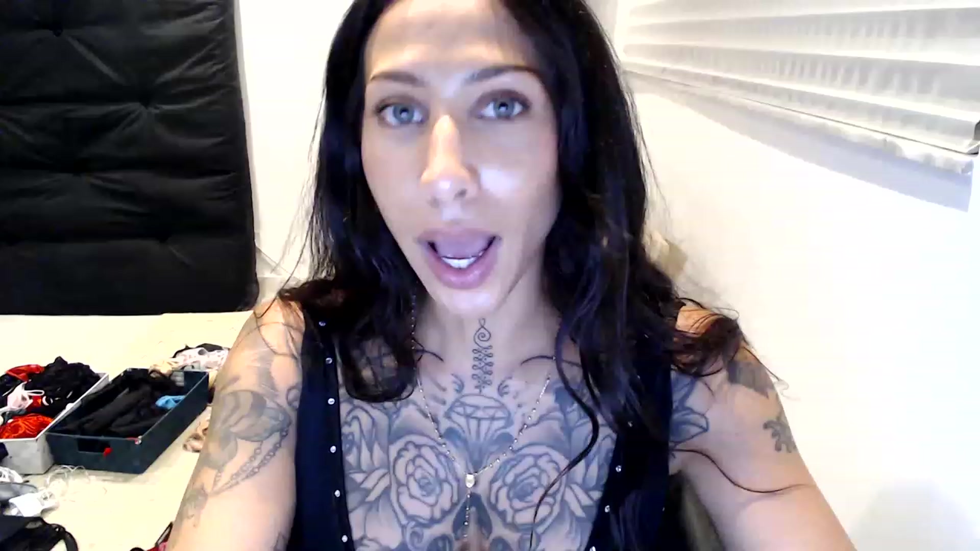 Gallery image thumbnail from Aydubz's myfreecams stream on, 02/23/2023, 03:48 image 9 of 20