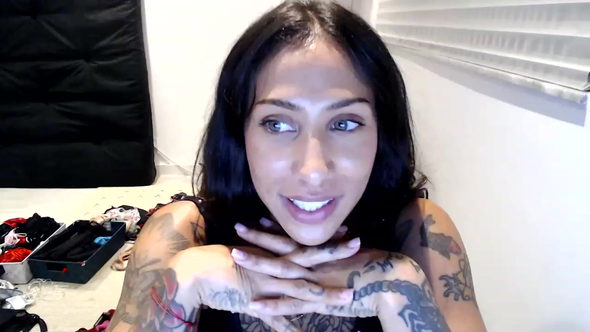 Gallery image thumbnail from Aydubz's myfreecams stream on, 02/23/2023, 03:48 image 8 of 20