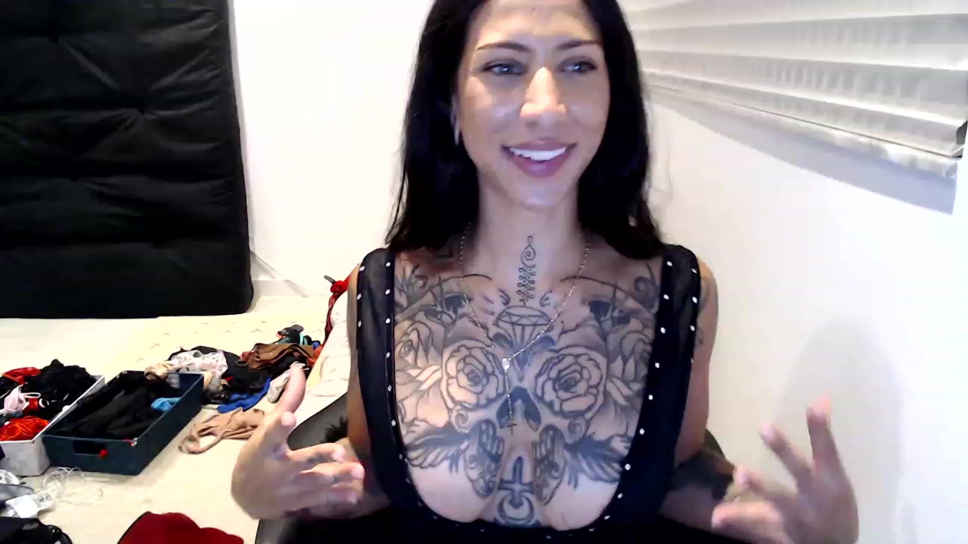 Gallery image thumbnail from Aydubz's myfreecams stream on, 02/23/2023, 03:48 image 2 of 20