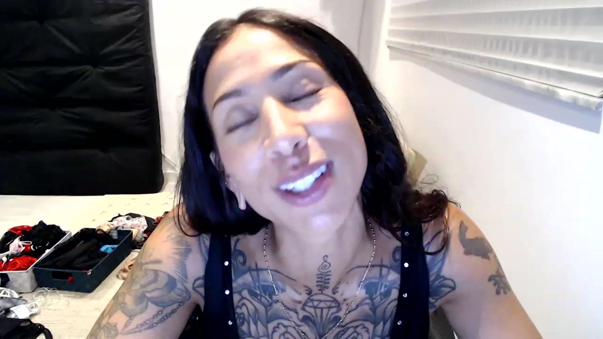 Gallery image thumbnail from Aydubz's myfreecams stream on, 02/23/2023, 03:48 image 18 of 20